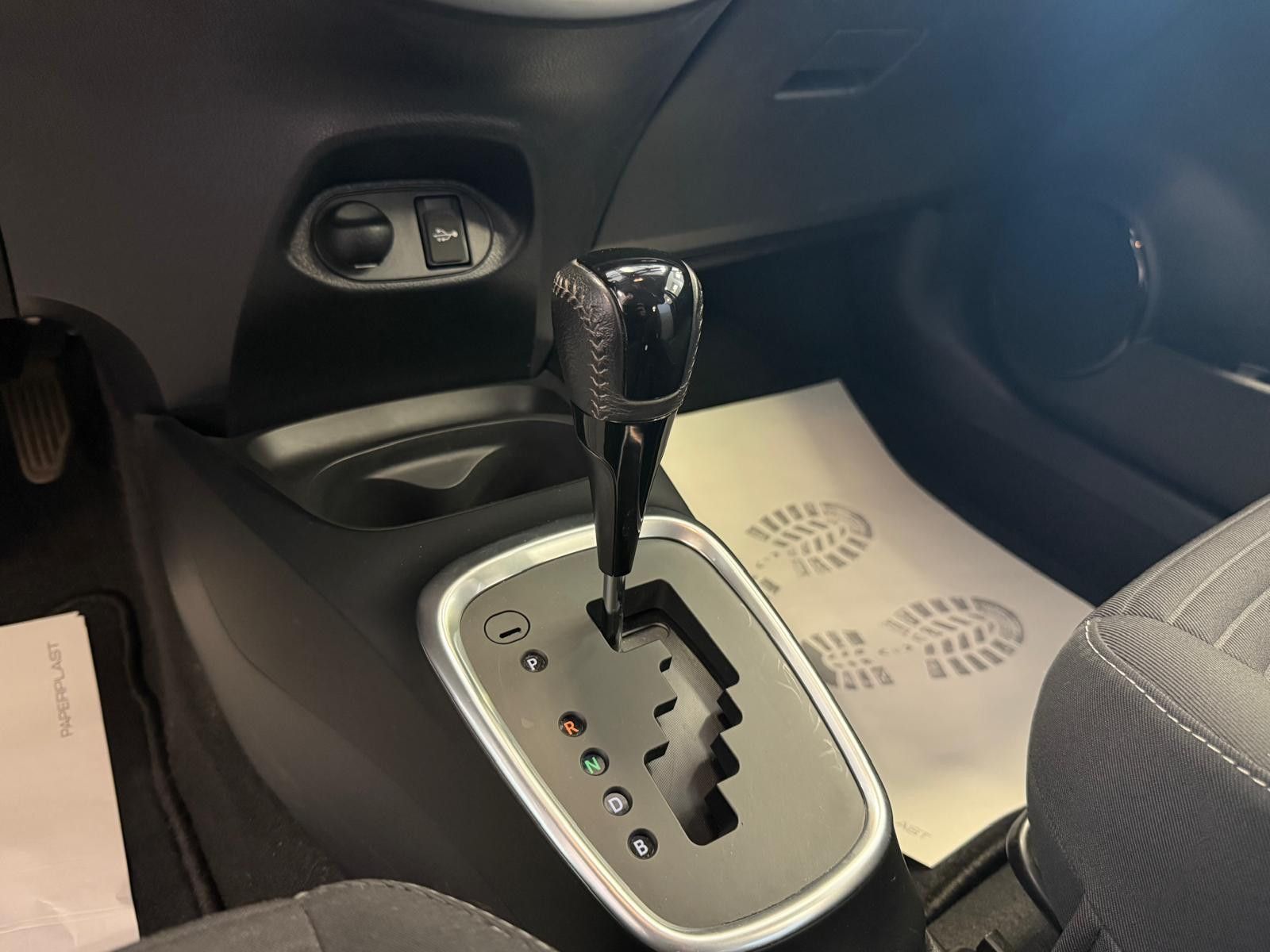 Fahrzeugabbildung Toyota Yaris Hybrid Team D /WENIG KM/SCHECKHEFT/KAMERA