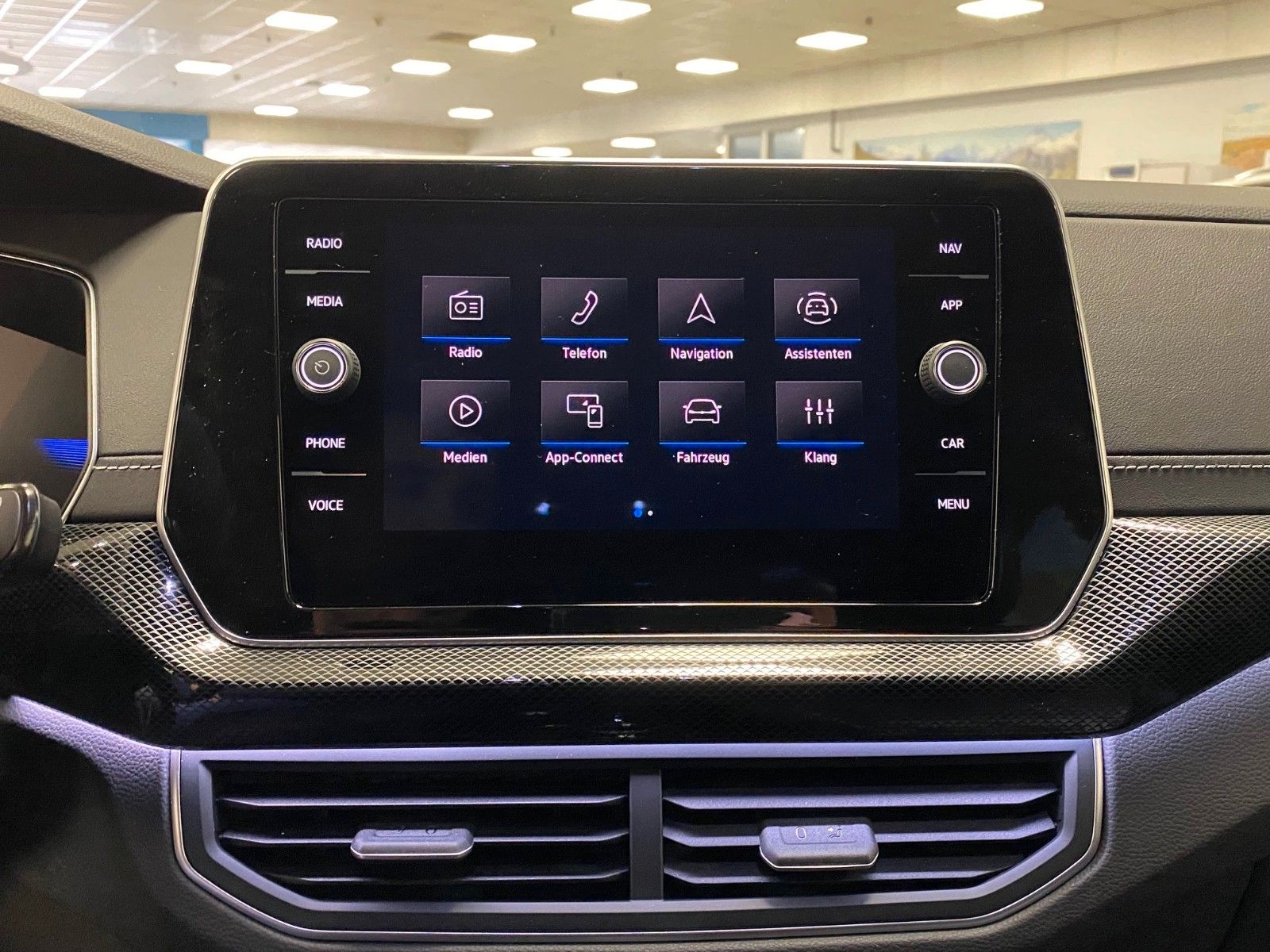 Fahrzeugabbildung Volkswagen T-Cross 1.0 TSI DSG R-Line+NAVIGATION+MATRIX+ACC