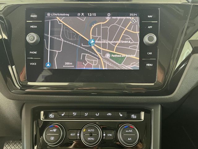 Touran 2.0 TDI DSG Highline Bluetooth Navi LED