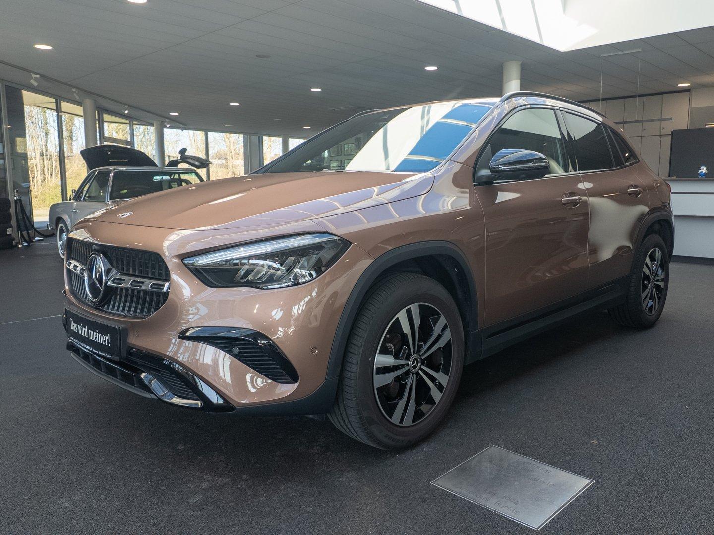 Mercedes-Benz GLA 200 Progressive,LED,360,Night,Dist,Totw,Easy