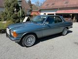 Mercedes-Benz CE 280 Schaltgetriebe - blaue Mercedes-Benz CE-Klasse