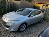 Renault Megane Coupe 1.6 16V Dynamique - Renault Megane mit Benzin-Antrieb: Sportwagen, 1.6