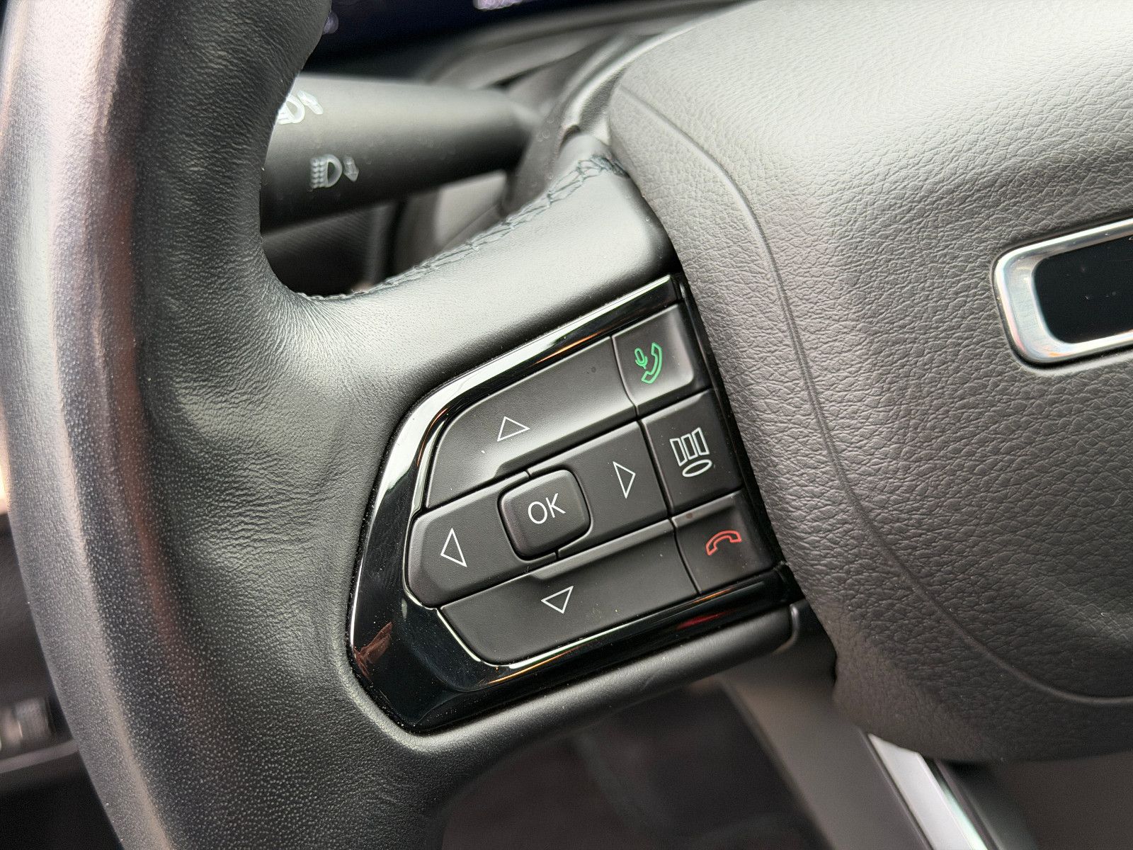 Fahrzeugabbildung Jeep Compass Upland/ALIPINE-SOUND/360°KAM/CARPLAY