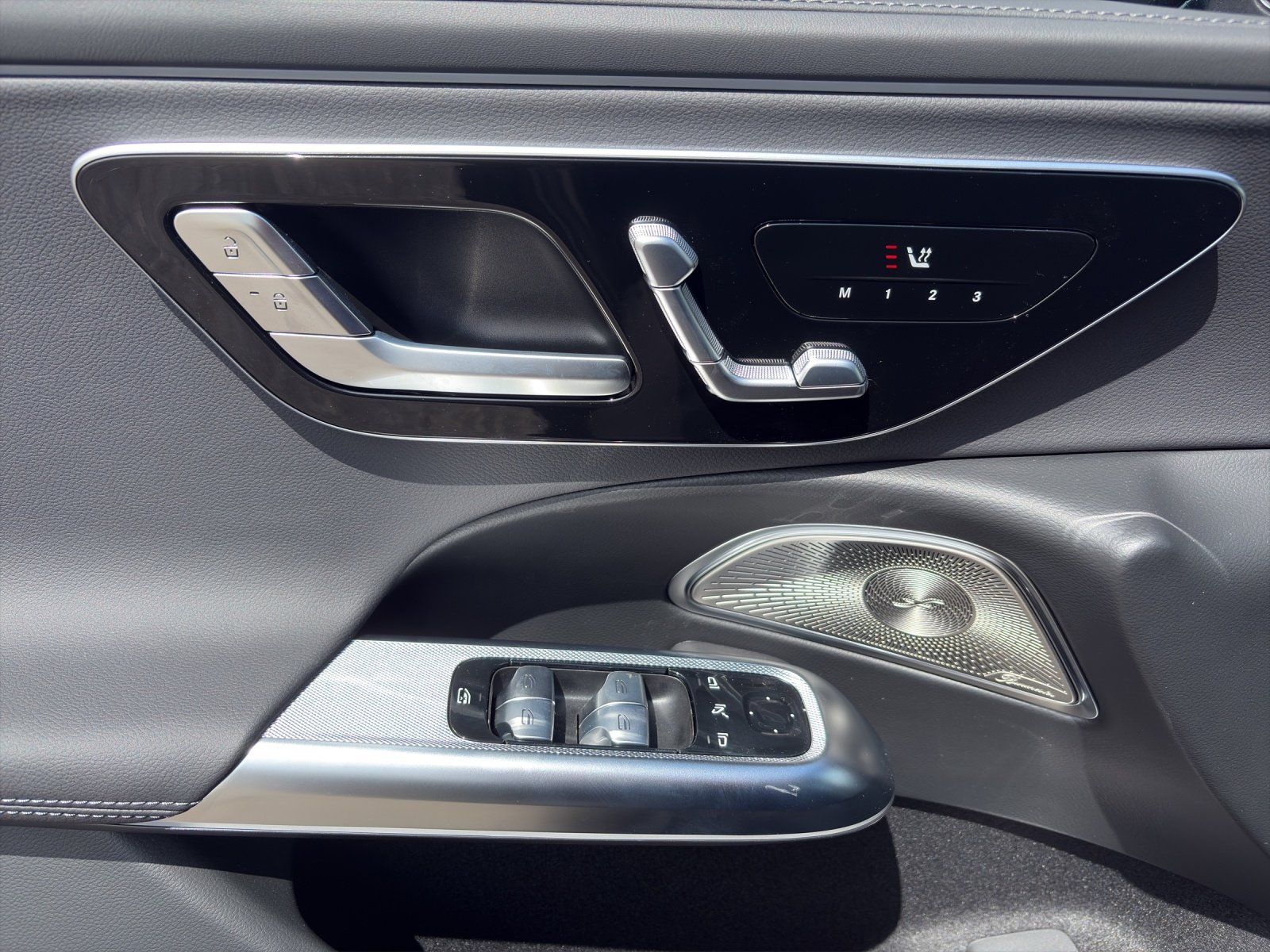Fahrzeugabbildung Mercedes-Benz E 220 d 4M AMG 360° DISTRO PTS Burme DIGIT Pano