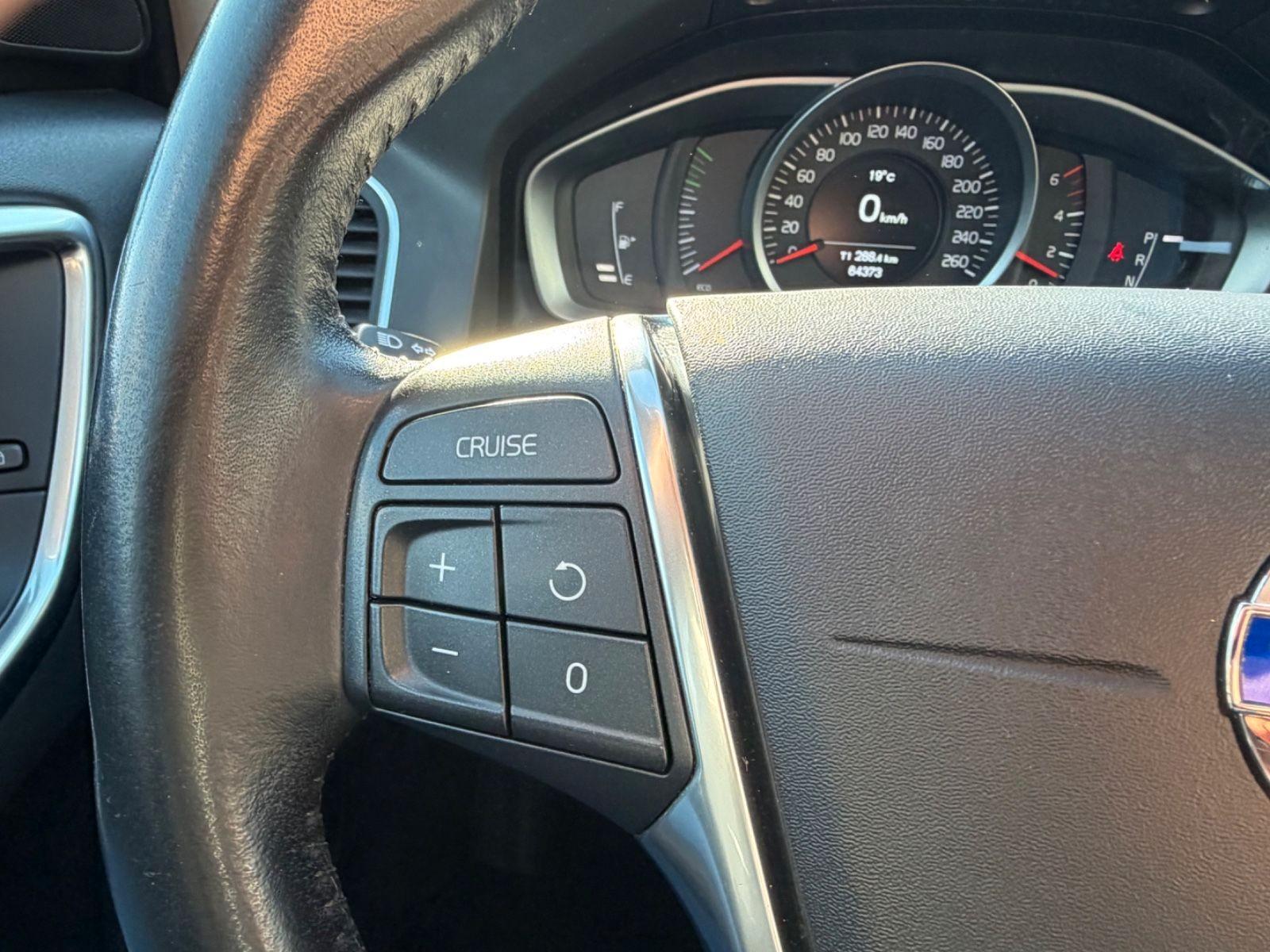 Volvo XC60 2.0d Momentum/Auto./Leder/Navi