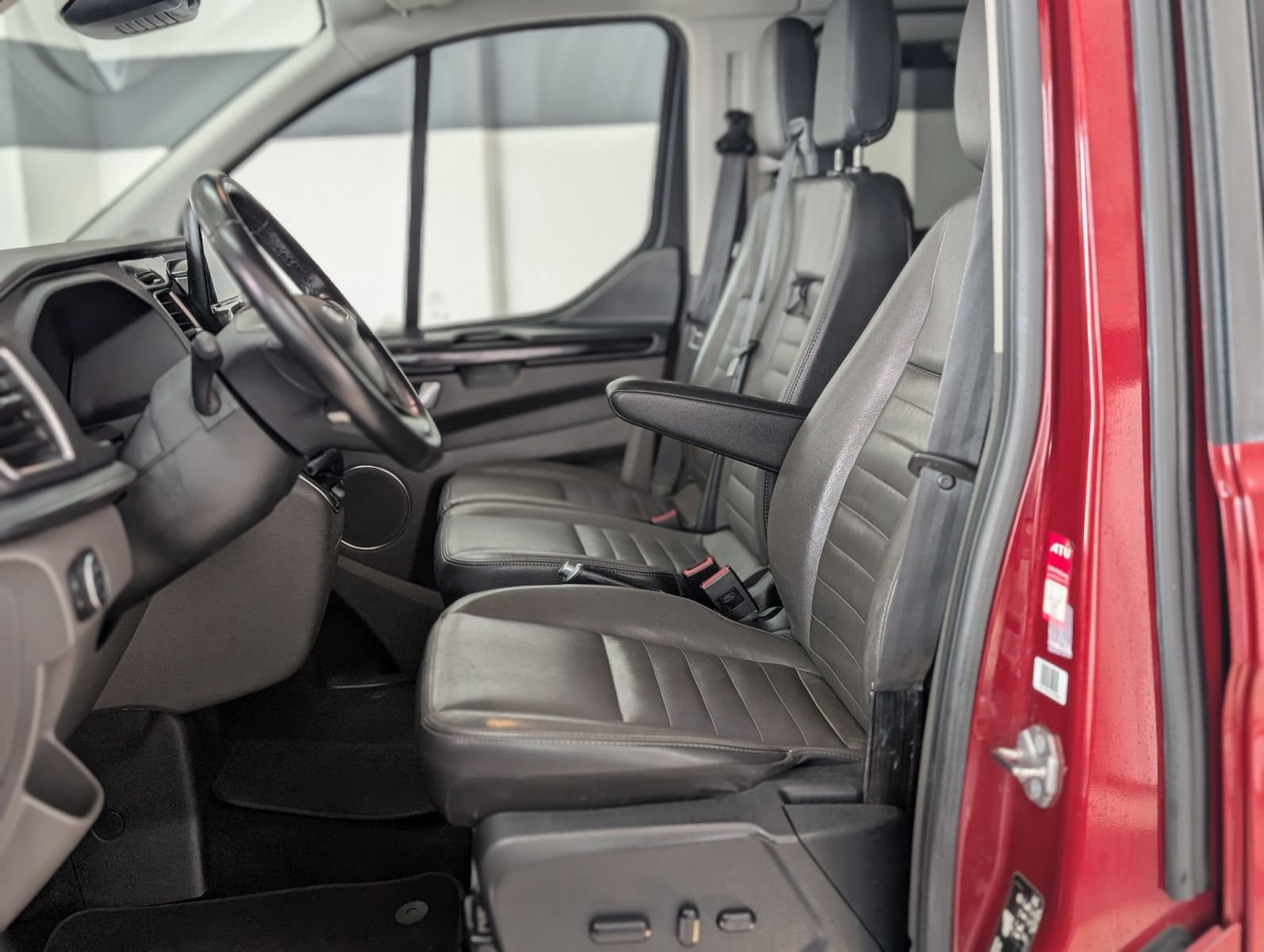 Fahrzeugabbildung Ford Tourneo Custom 320 L2LEDER KAM LED ZHZ 2x KLIMA