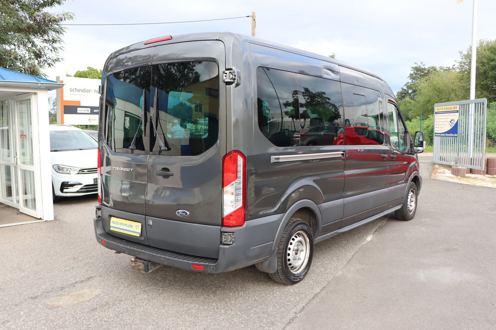 Fahrzeugabbildung Ford Transit 9-Sitzer * Rückfahrk. * Anhängerk.