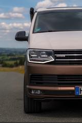 Volkswagen T6 Beach 4x4 Motion Foliert Braun/Weiß   - Volkswagen: Beach 4motion