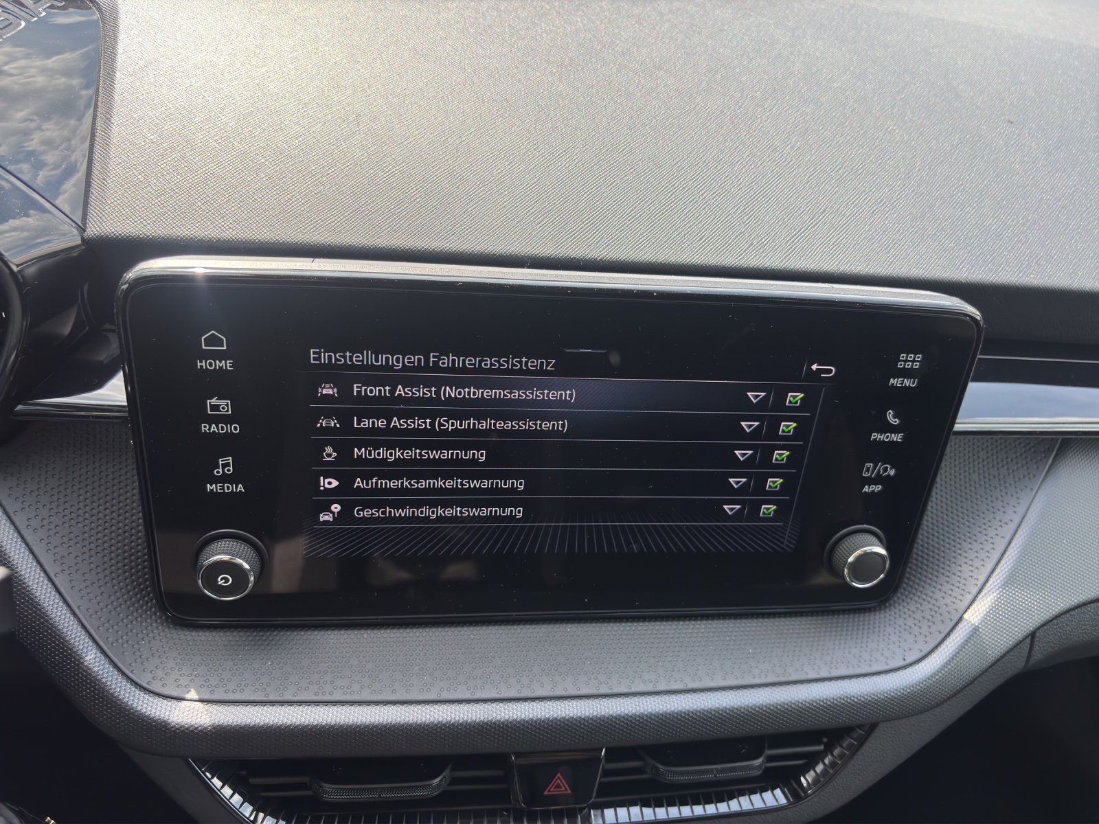 Fahrzeugabbildung SKODA Fabia Essence 1,0 TSI 70 kW