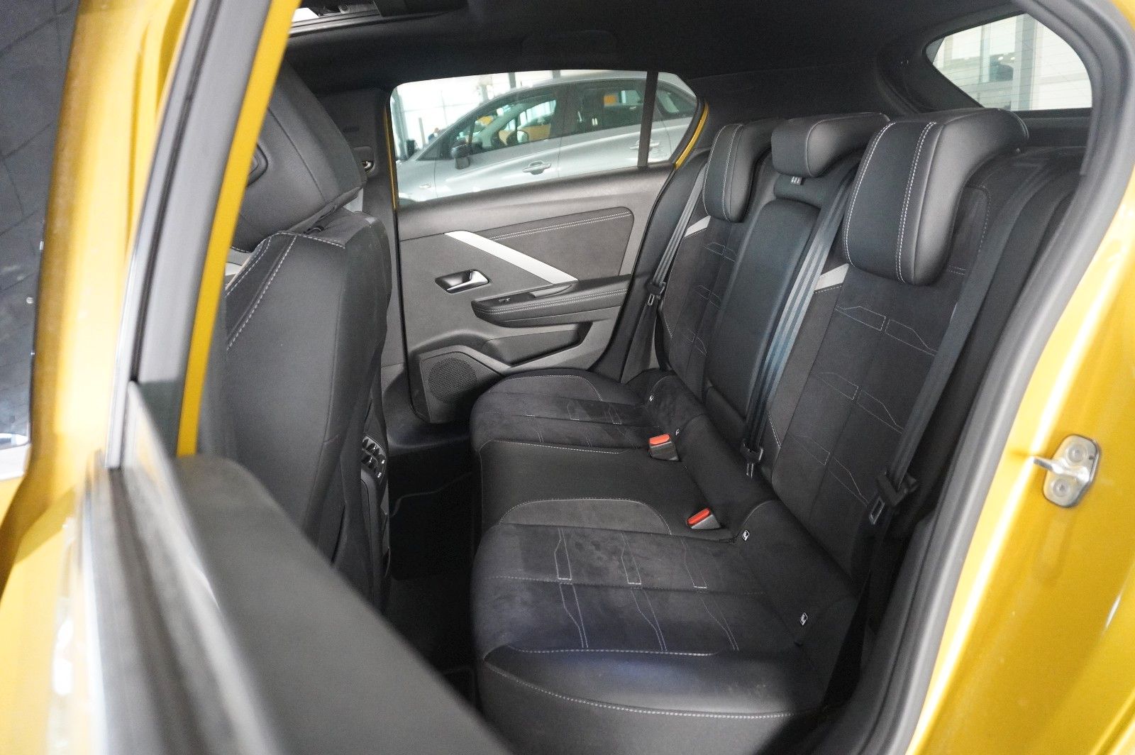 Fahrzeugabbildung Opel Astra L Lim. 1.2T ULTIMATE NAVI/LED/360°/PANO/SH