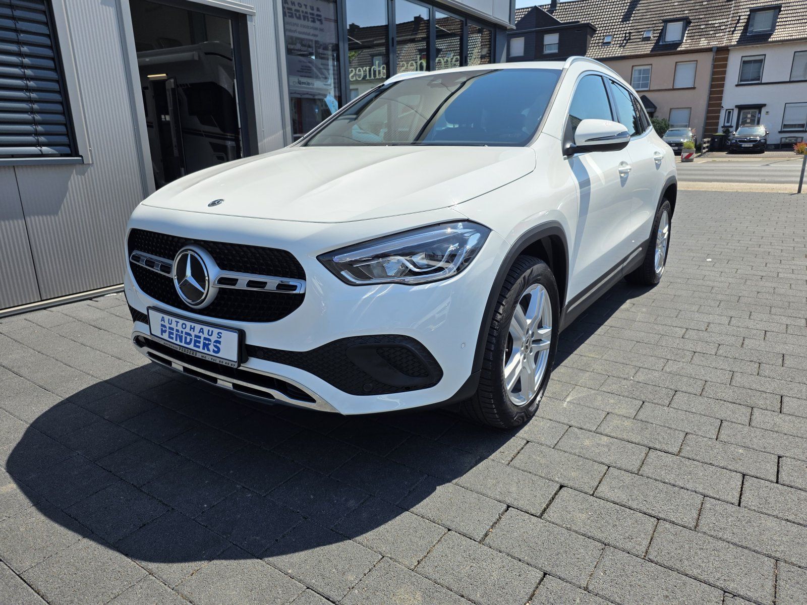 MERCEDES-BENZ GLA 200 Progressive MBUX Ambiente Leder