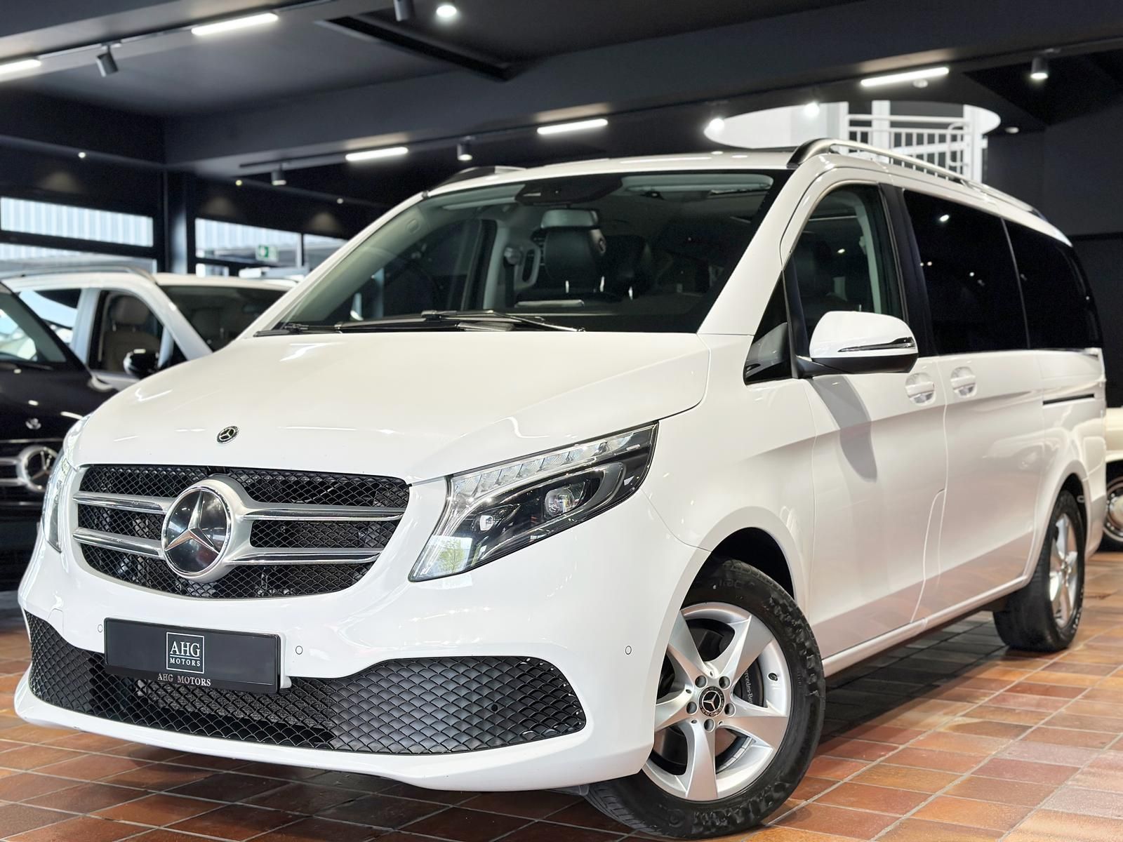 MERCEDES-BENZ V 300 4MATIC LANG PANO DISTRO LEDER STANDHEIZUNG