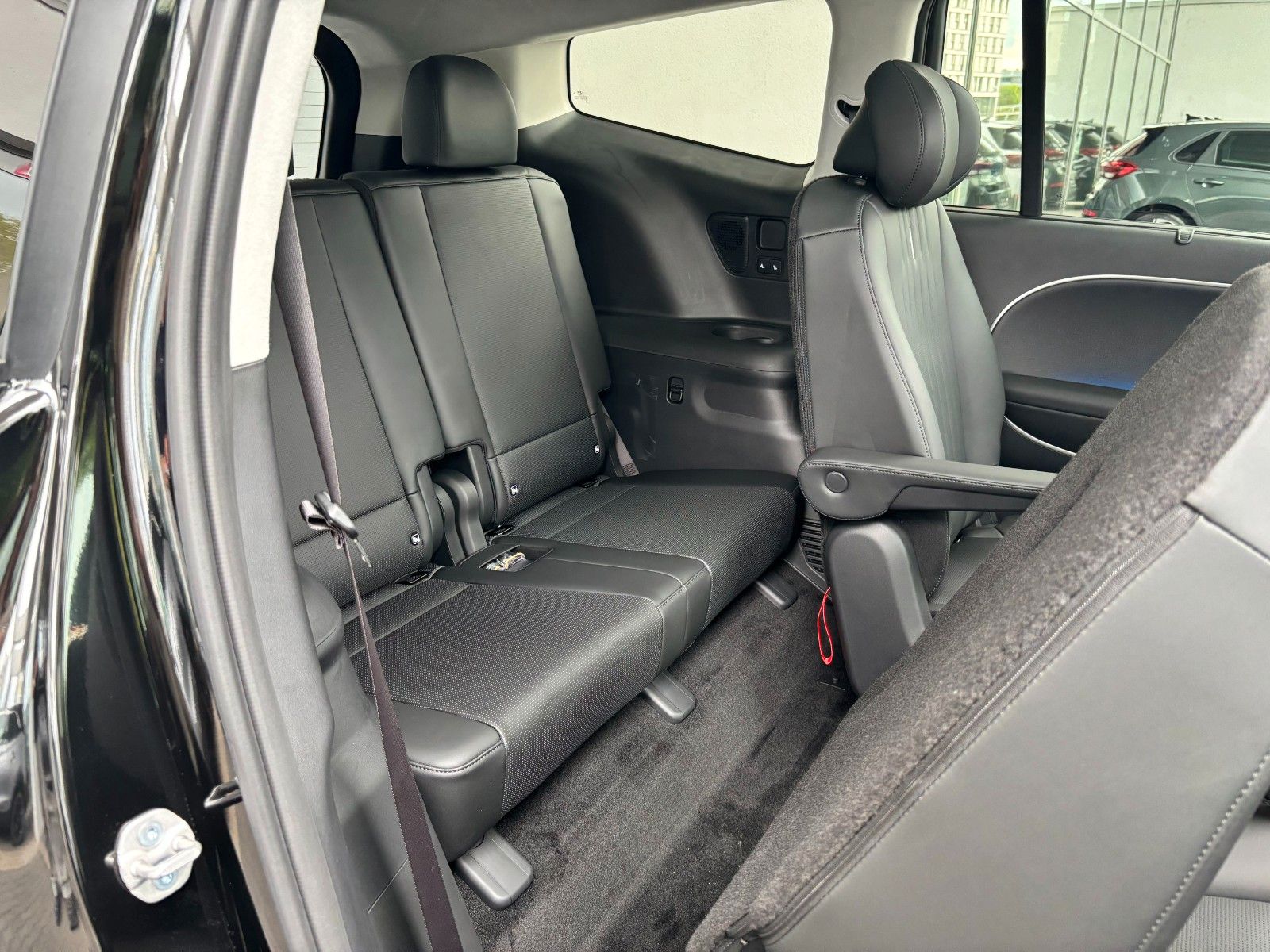 Fahrzeugabbildung Hyundai IONIQ 9 4WD 307PS Uniq/Pano/Relax-Paket!