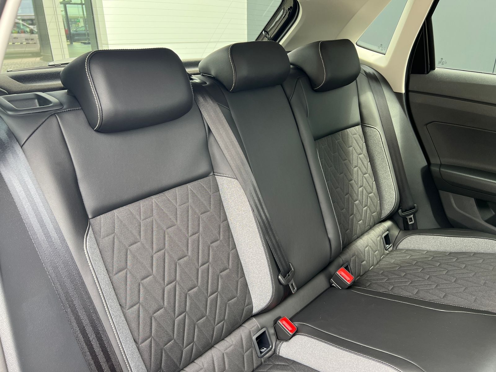 Fahrzeugabbildung Volkswagen Polo GOAL 1.0 TSI * LED, App-Connect, 16"-LM*
