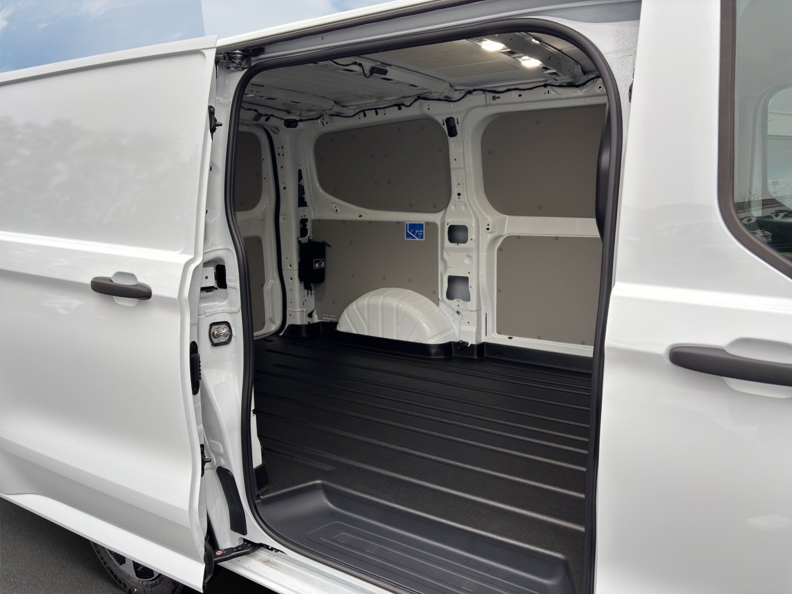 Fahrzeugabbildung Ford Transit Custom 320 L1 Trend FWD Plug-in Hybrid