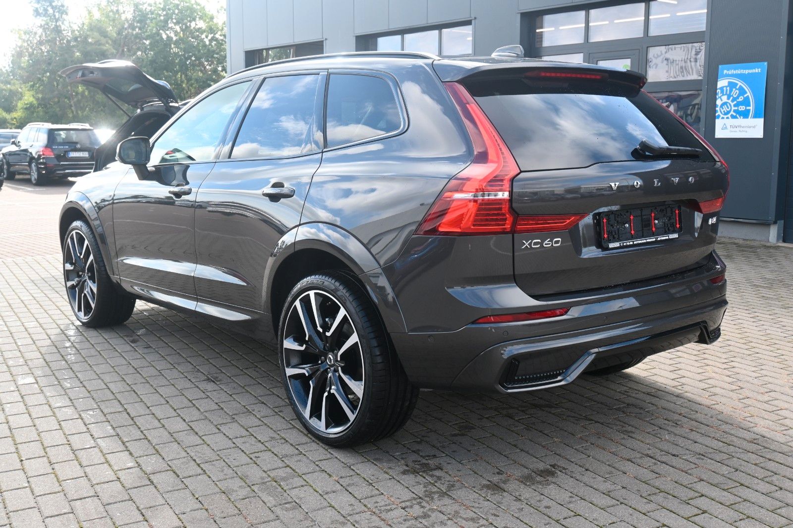 Fahrzeugabbildung Volvo XC60 B4 D AWD Ultimate Dark*STDHZG*LUFT*22"*AHK