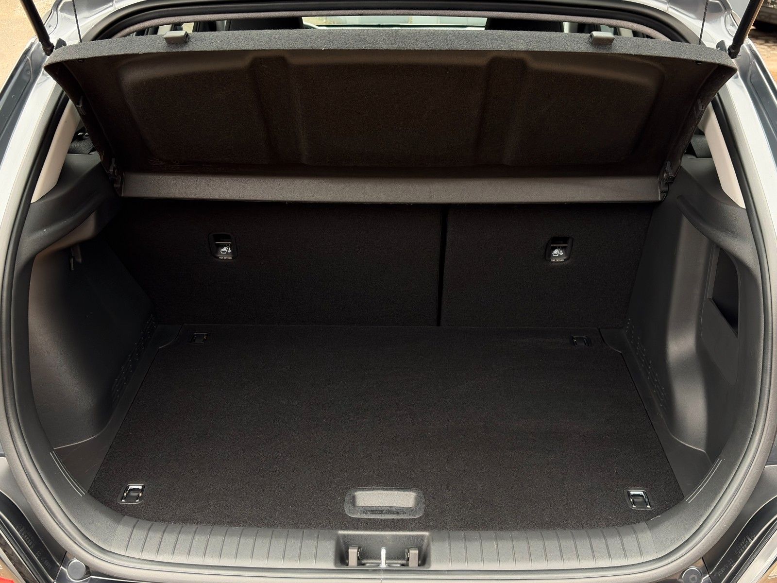 Fahrzeugabbildung Hyundai Kona Select Elektro Kamera CarPlay ACC SHZ LHZ