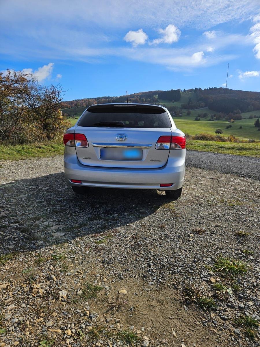 Toyota Avensis 2013 — photo 9