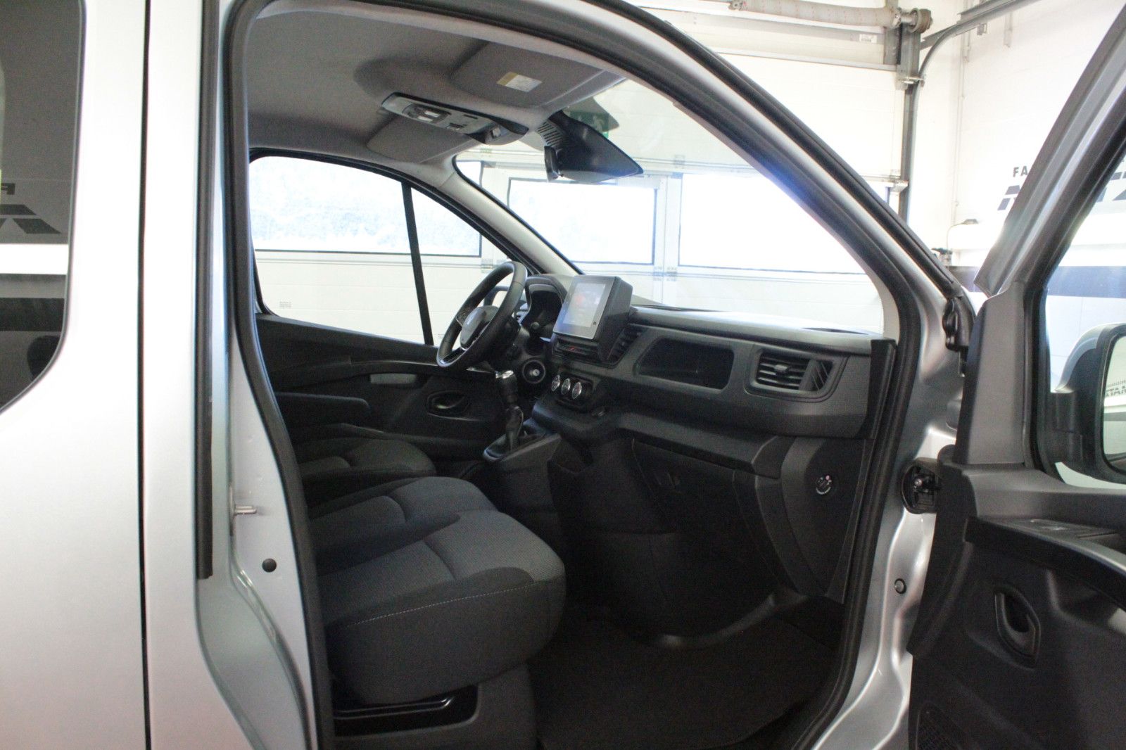 Fahrzeugabbildung Renault Trafic Dci 150 Grdt Evolution *Rollstuhlrampe*