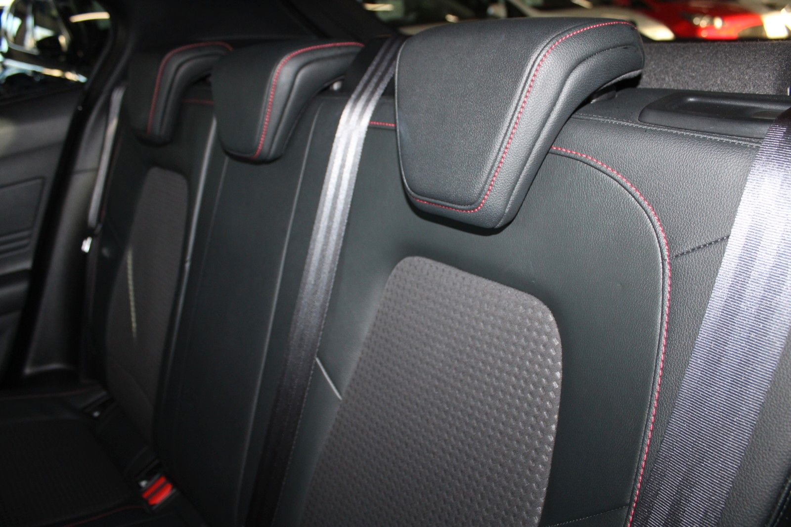 Fahrzeugabbildung Ford Focus 134kW ST-Line LED NAVI CAM WinterPaket