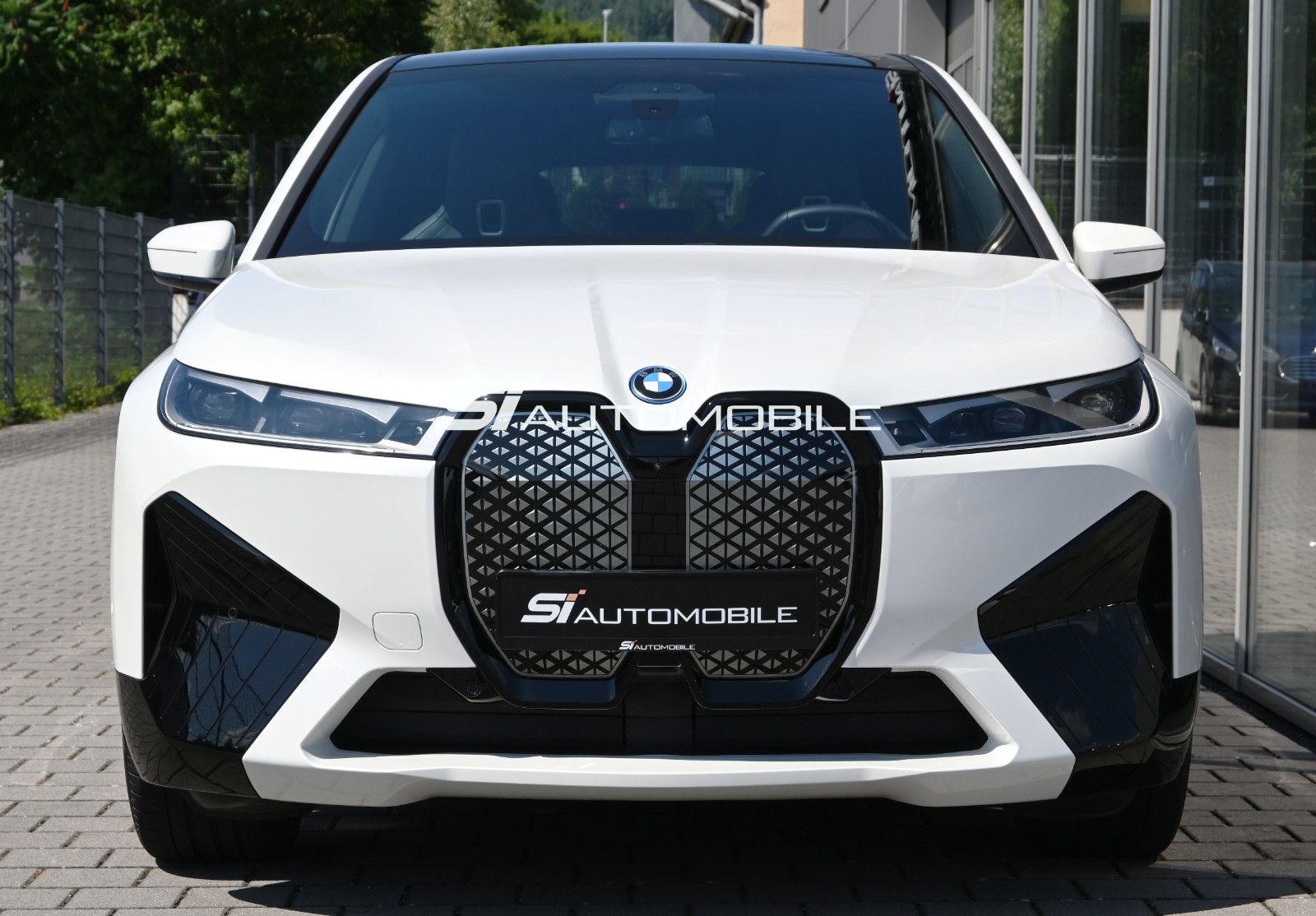 Fahrzeugabbildung BMW iX xDrive50 °AHK°AMIDO°LUFTFEDERUNG°PARKING PROF