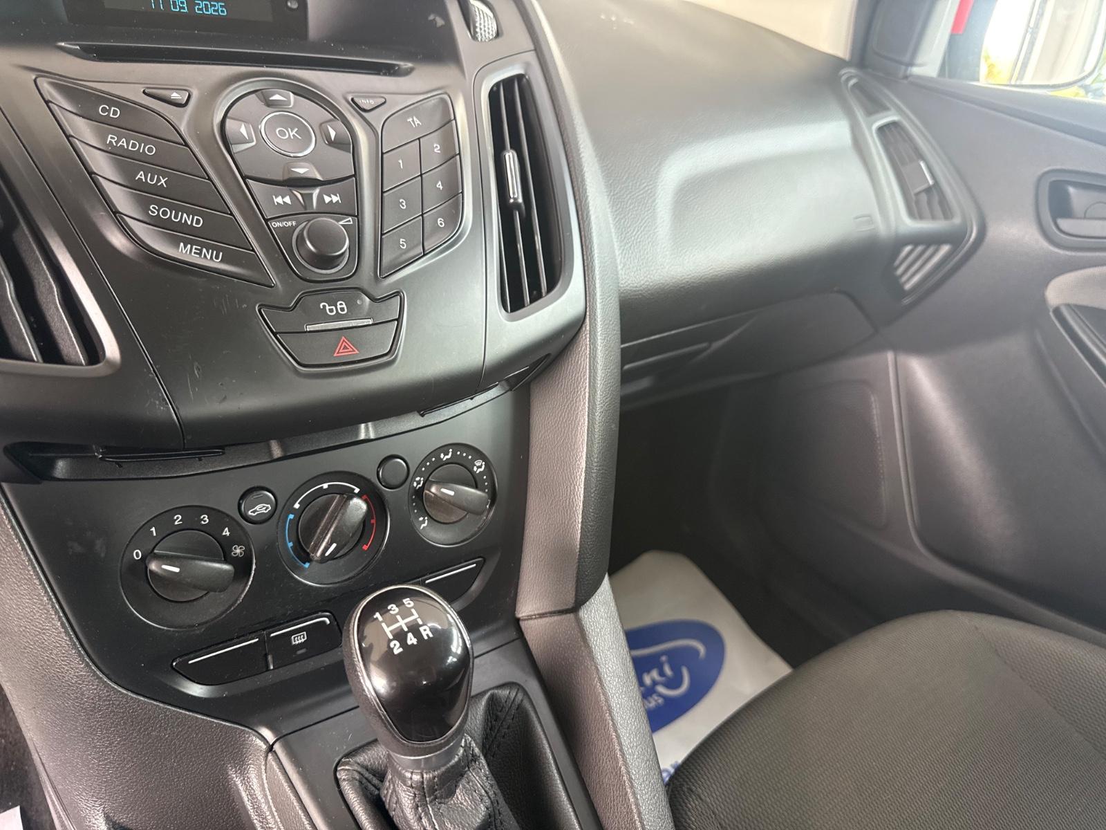 Ford Focus 2014 — photo 11