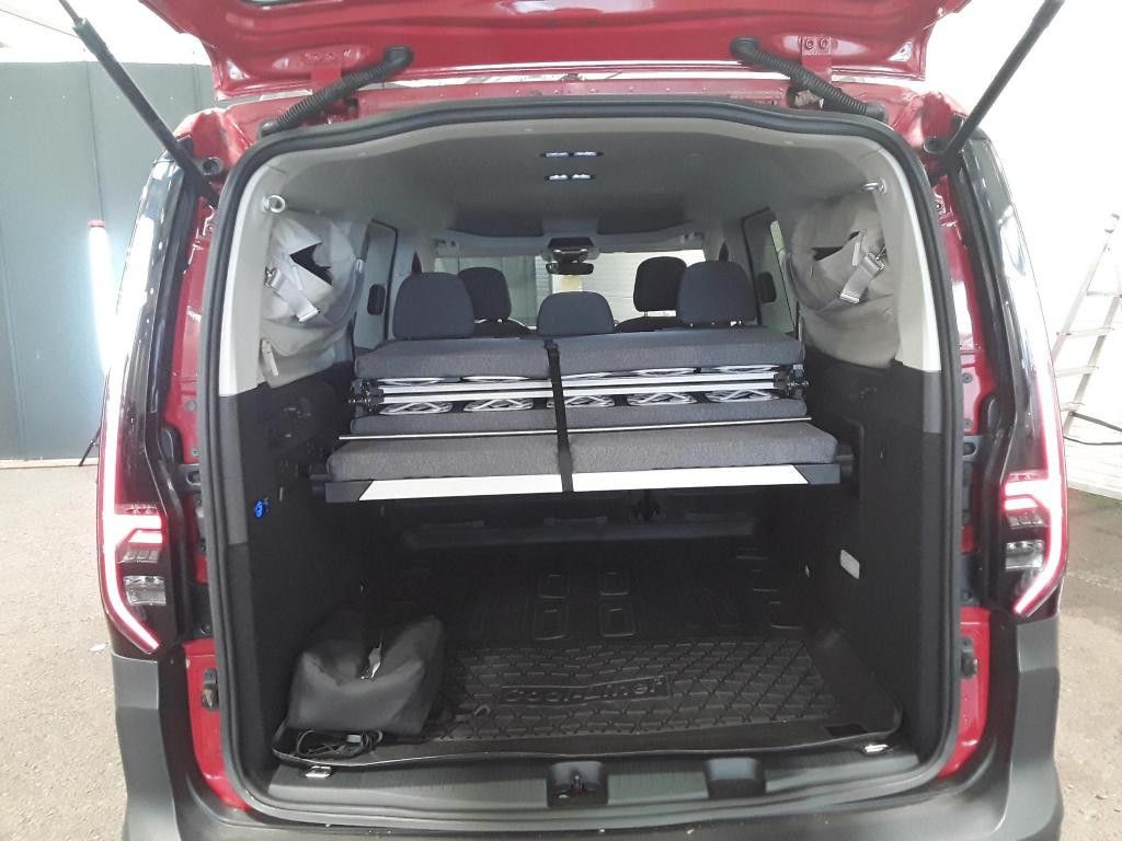 Fahrzeugabbildung Volkswagen Caddy California Maxi DSG ACC AHK LED Kam Sthz