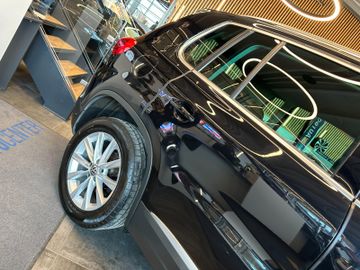 Volkswagen Tiguan Sport & Style 4Motion *BiXenon*Navi*AHK*