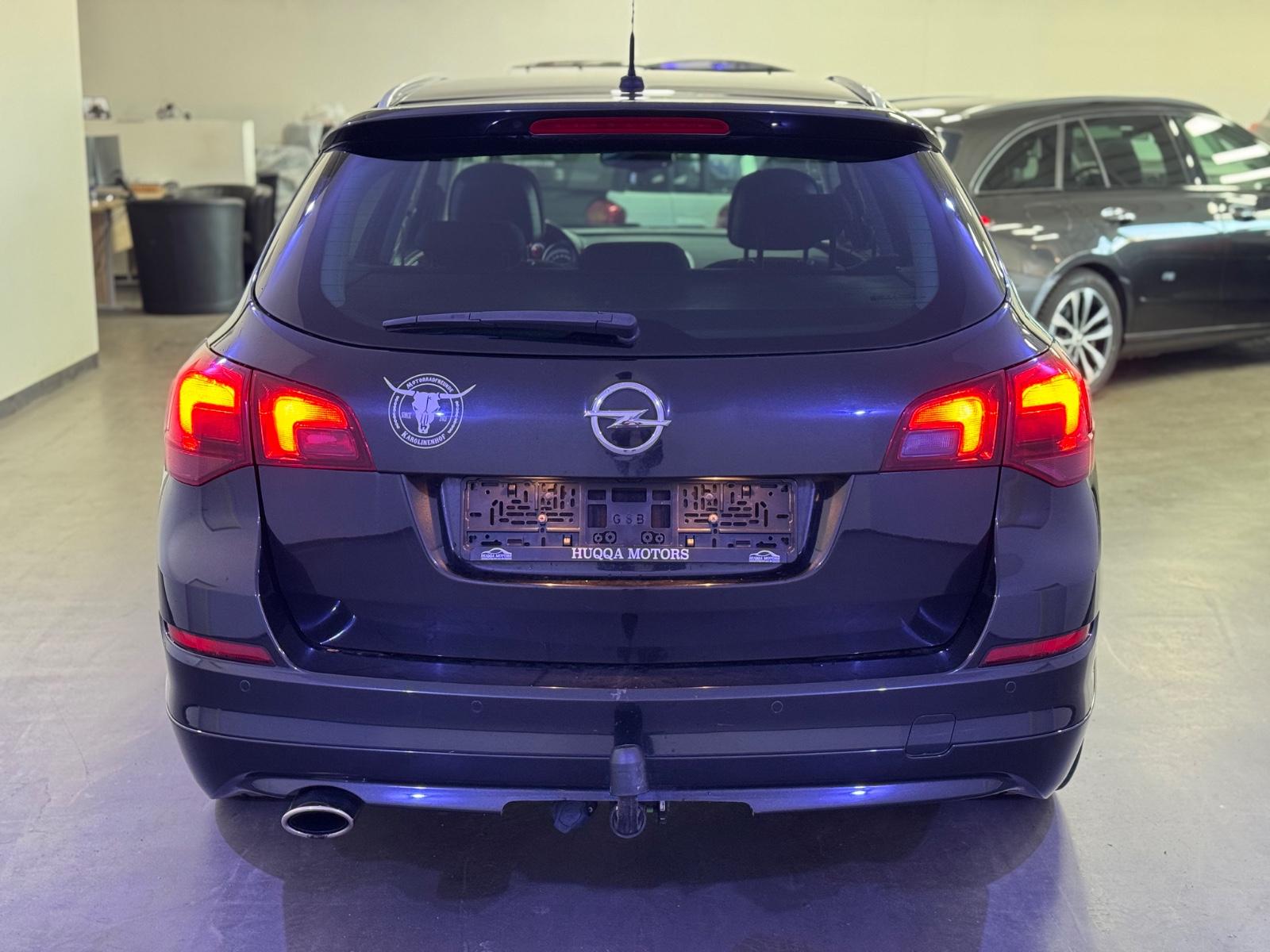 Opel Astra 2011 — photo 6