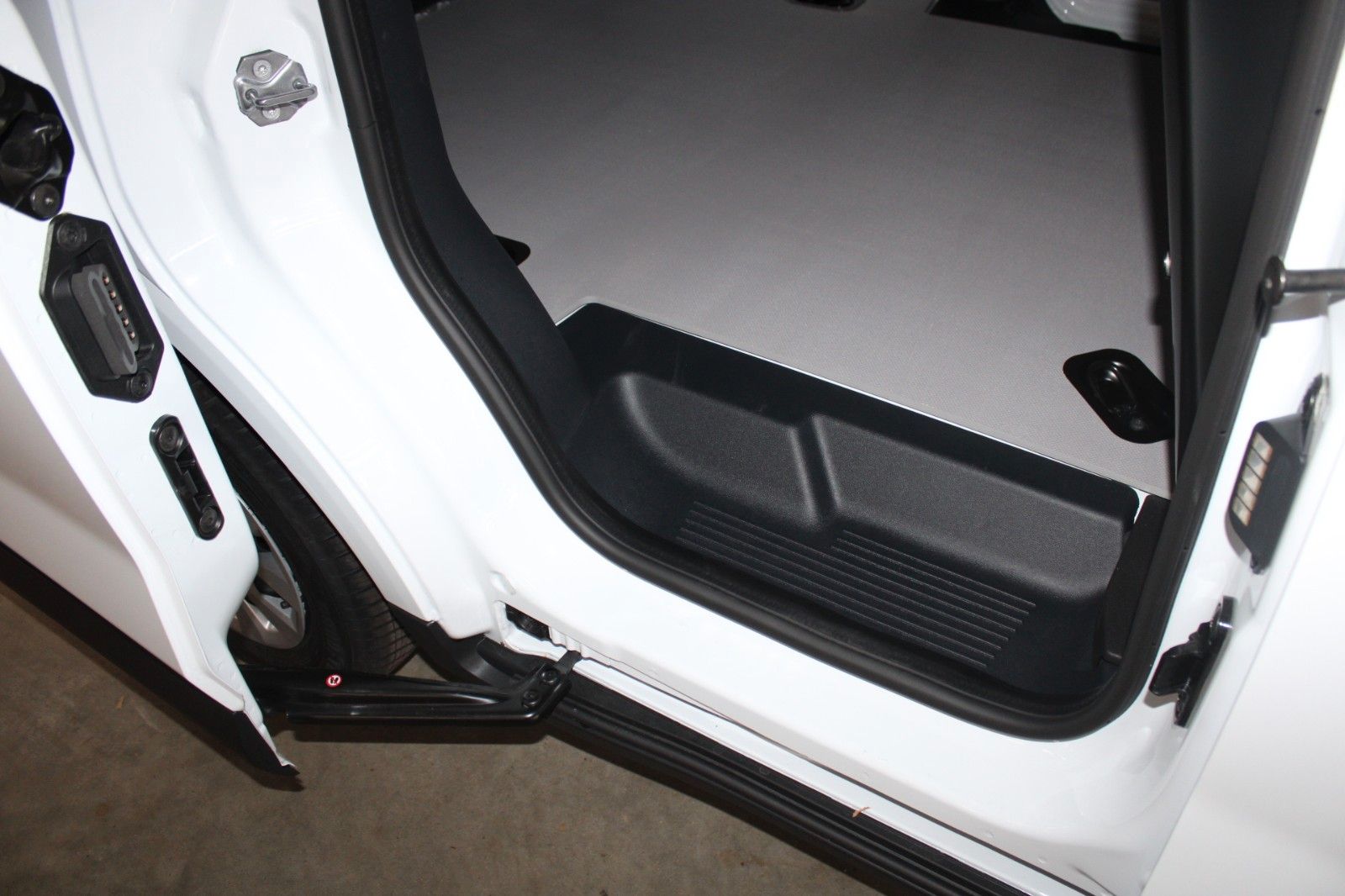 Fahrzeugabbildung Ford Transit Courier TREND Kasten KLIMA WinterPaket3