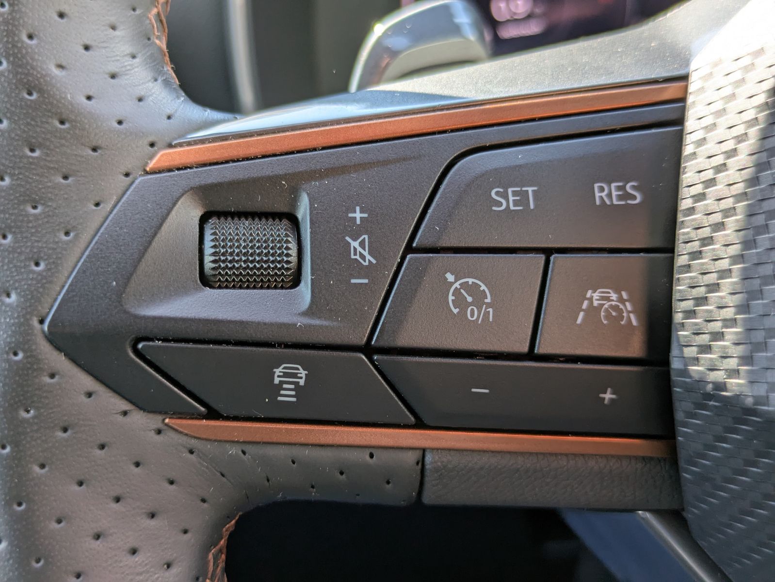 Fahrzeugabbildung CUPRA Leon 1.5 eTSI DSG MATRIX-LED*ACC*APP*KAMERA*18"