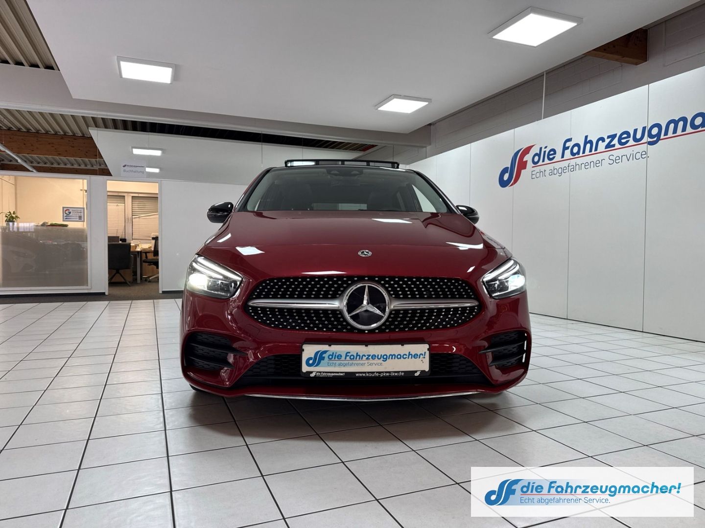 Fahrzeugabbildung Mercedes-Benz B 200 Sportpaket AHK-klappbar El. Panodach Navi