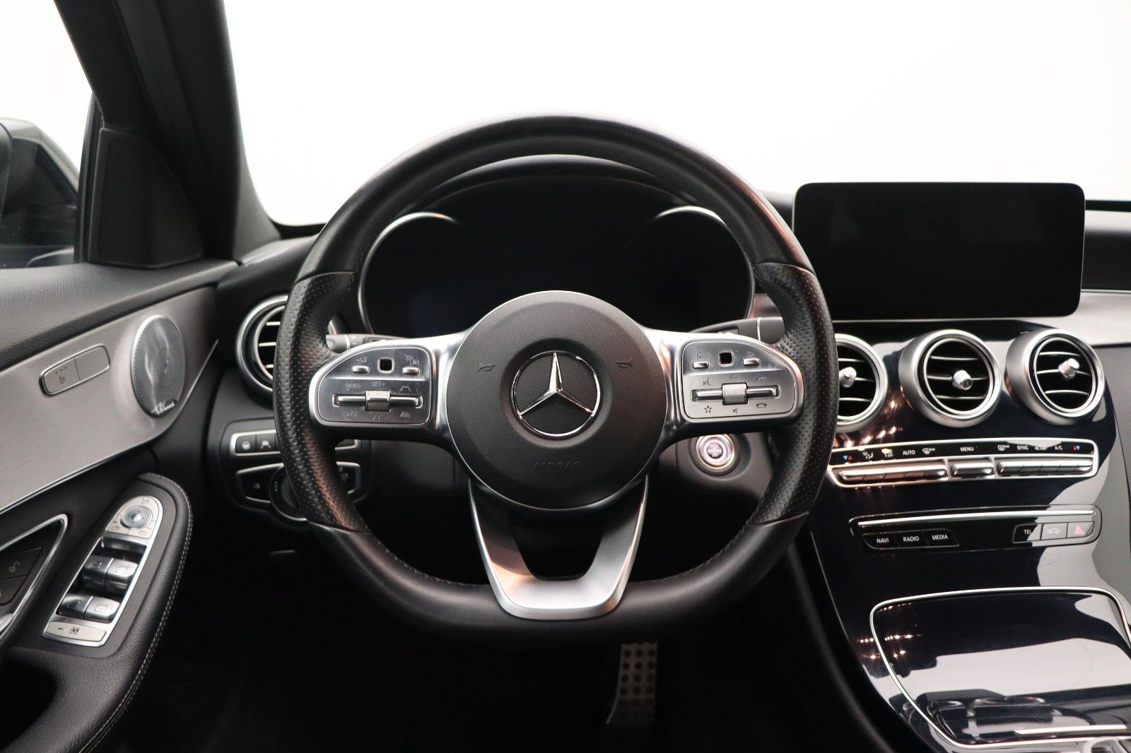 Fahrzeugabbildung Mercedes-Benz C 220d T-Modell 4Matic AMG-Line Night-Paket