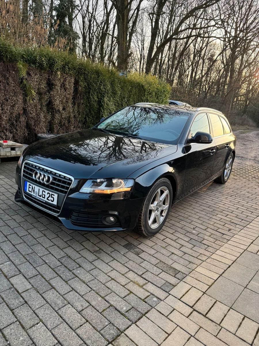 Audi A4 2009 — rear view