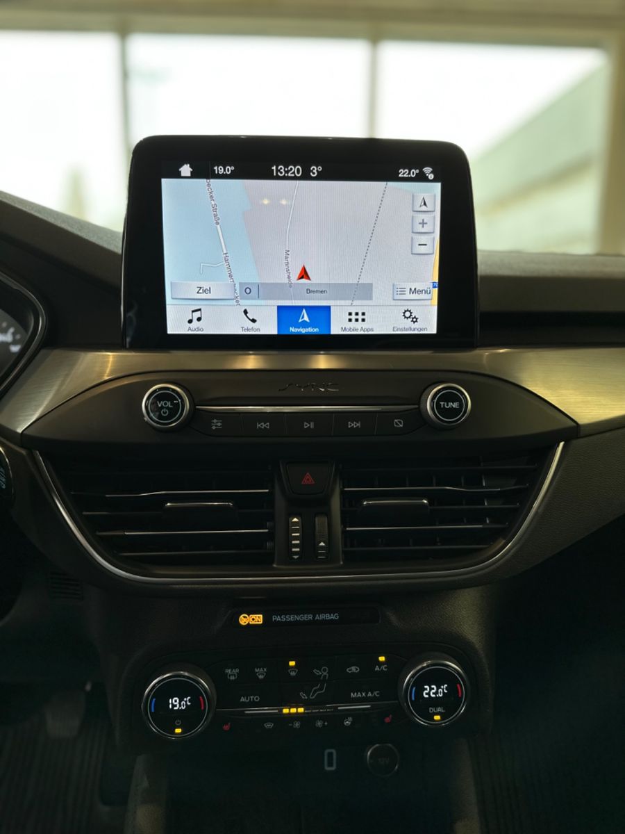 Fahrzeugabbildung Ford Focus Lim. Titanium - Diesel