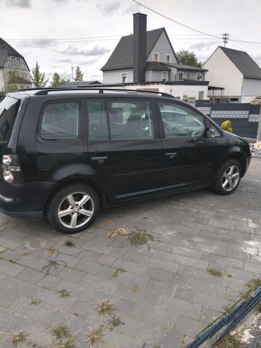Volkswagen Touran 2007 — rear view