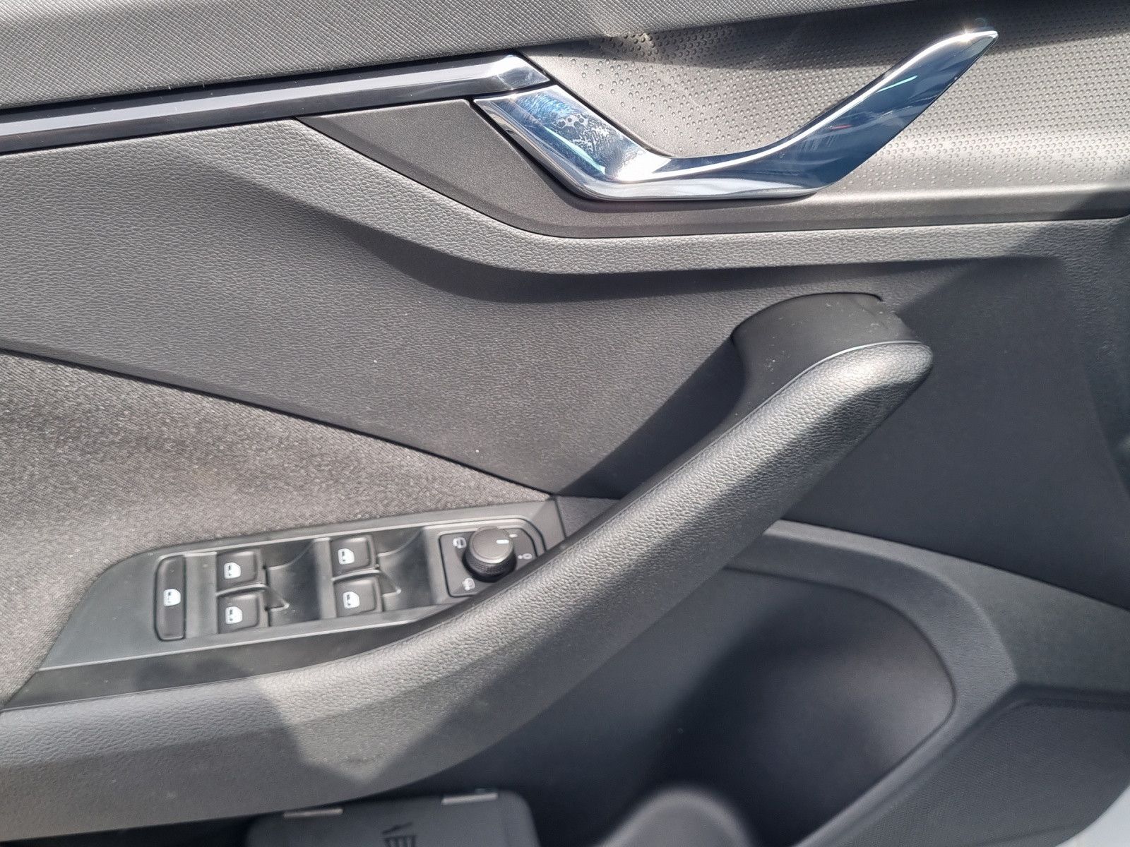Fahrzeugabbildung SKODA Kamiq Balance 1,5 TSI AHK Simply Clever Black