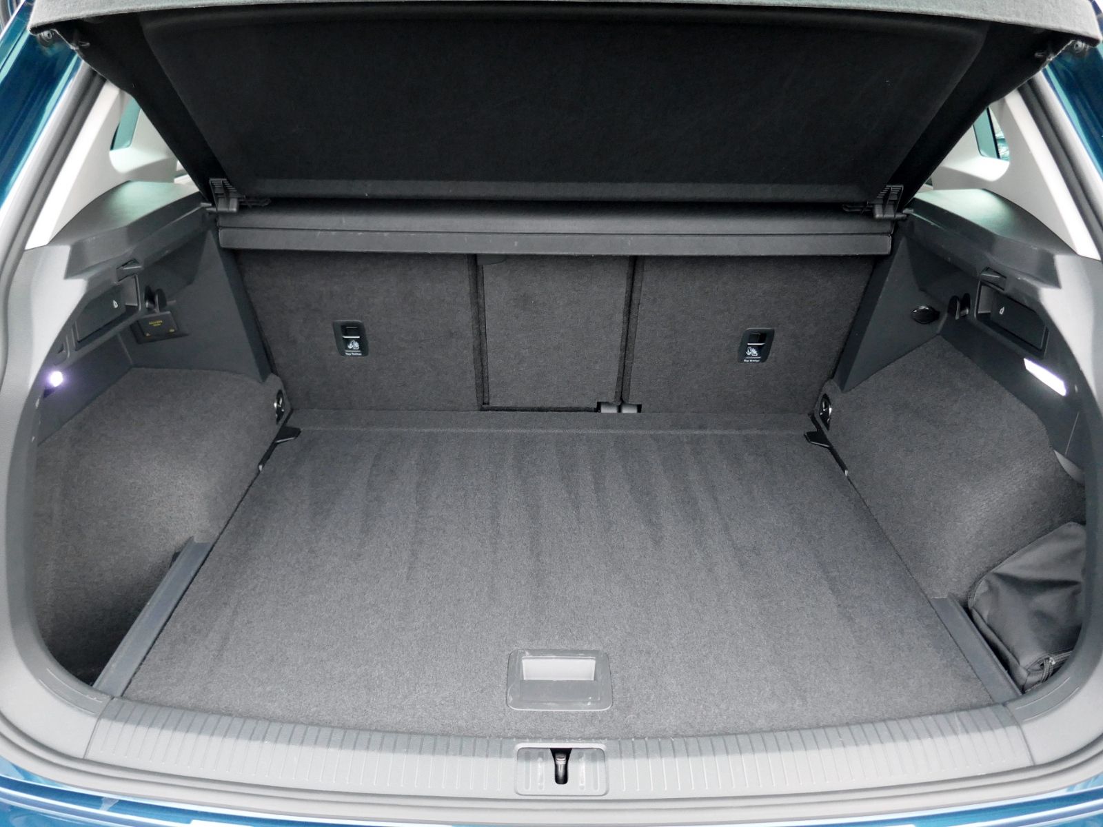 Fahrzeugabbildung Volkswagen Tiguan MOVE 1.5 TSI DSG | LED AHK RFK ACC