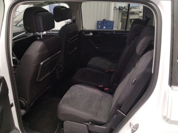 Touran 2.0 TDI DSG HIGHLINE LED+PANO+AHK+ACC+DCP