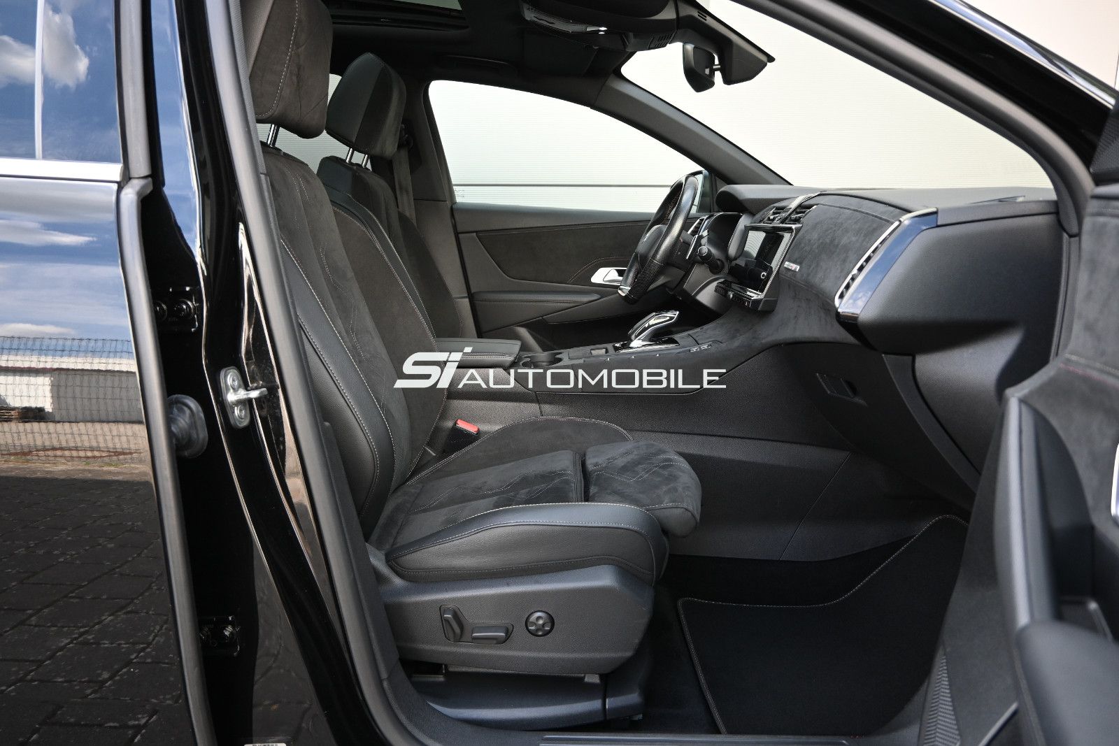 Fahrzeugabbildung DS Automobiles DS7 Crossback PureTech 180 PERF. LINE+ °AHK°PANO