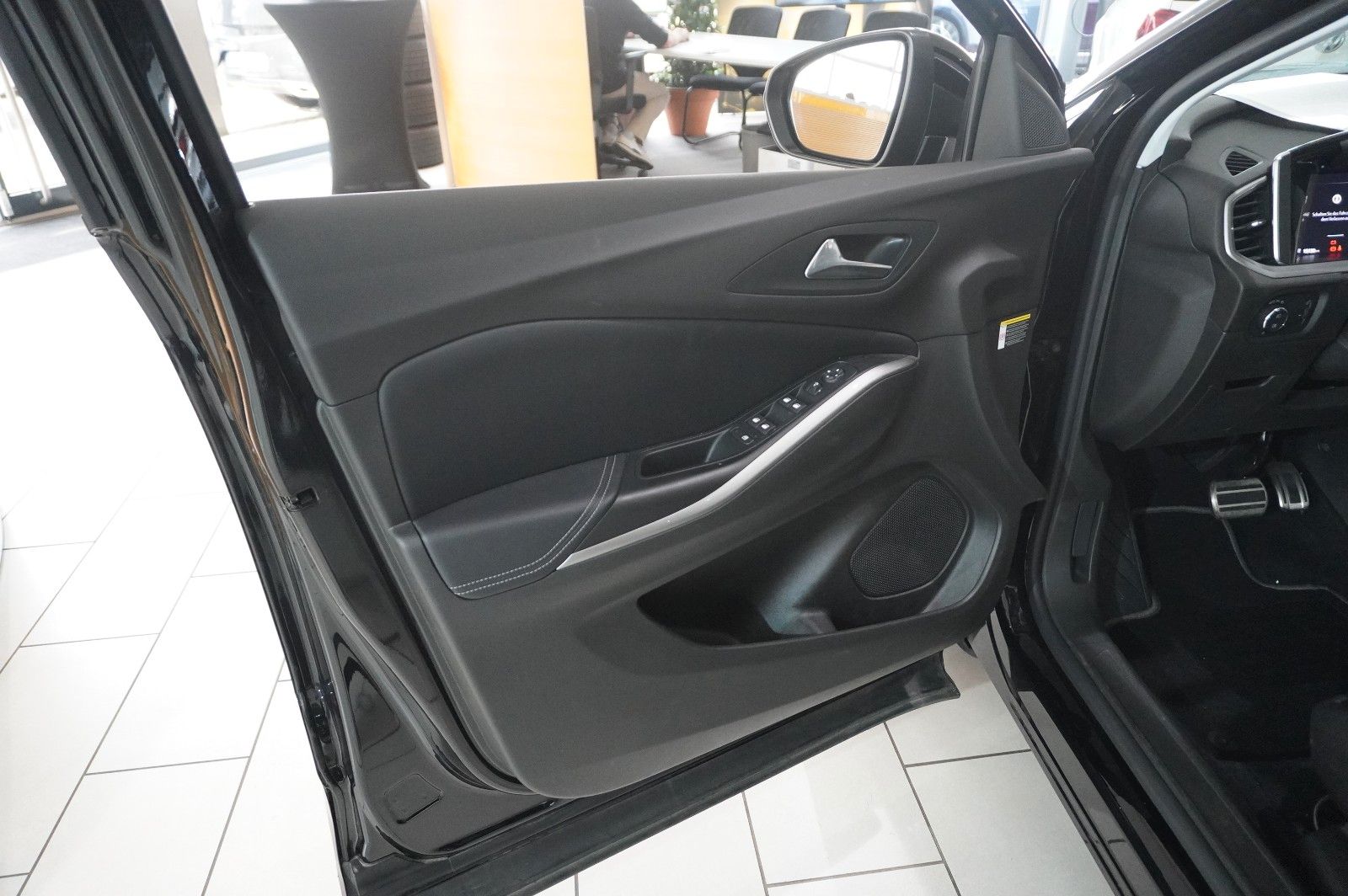 Fahrzeugabbildung Opel Grandland (X) 1.6 PHEV ELEGANCE NAVI/LED/SPORT