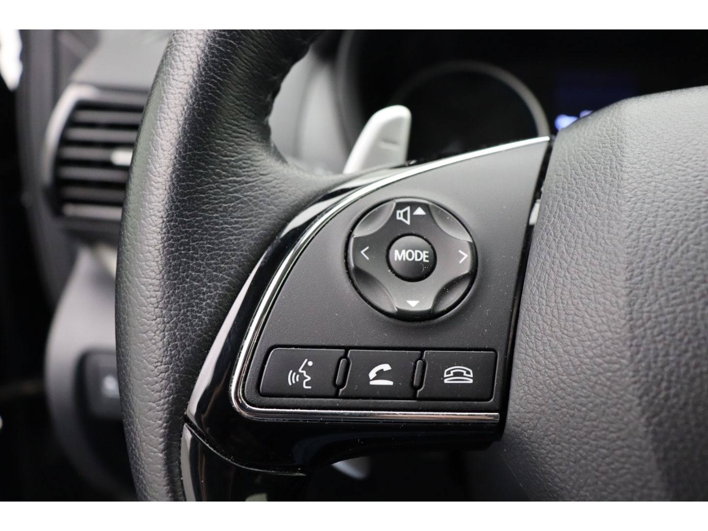 Fahrzeugabbildung Mitsubishi Eclipse Cross Basis Hybrid 4WD SHZ Rückfahrkam