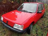 Peugeot 205 2-türig rot - Peugeot 205 mit Benzin-Antrieb: Kleinwagen