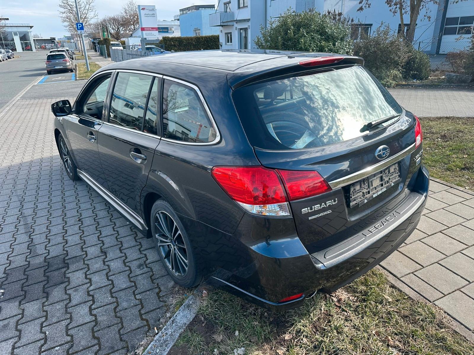 Subaru Legacy Kombi/ Outback Comfort*Leder*Xenon*8 Fach
