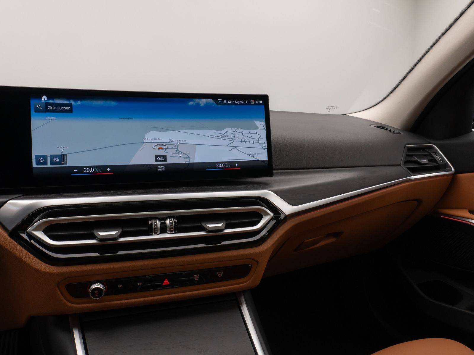 Fahrzeugabbildung BMW 320d xD  Panorama HUD DAB AHK Alarm PDC Sport