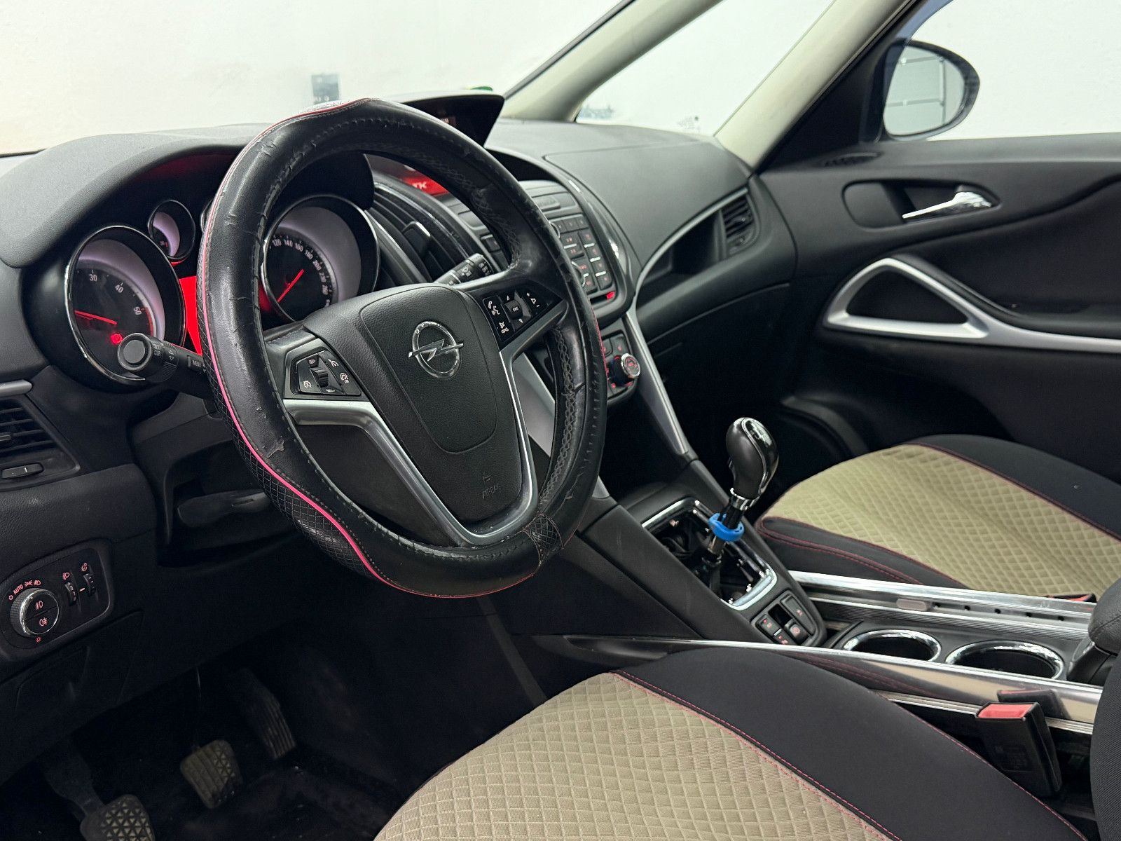 Fahrzeugabbildung Opel Zafira C Tourer Drive/NAVI/KAMERA/AHK/7-SITZER