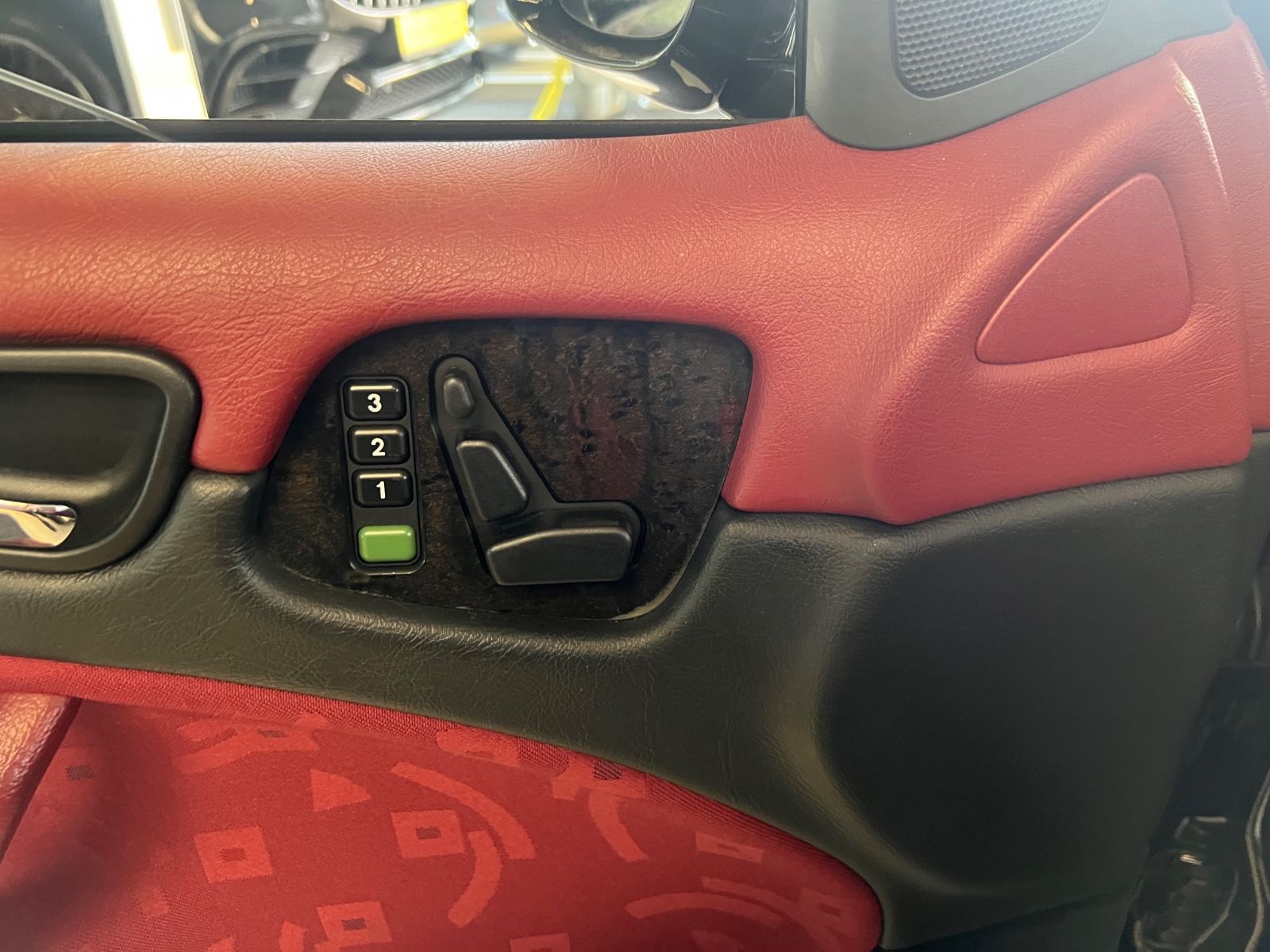 Fahrzeugabbildung Mercedes-Benz CLK 320 AVANTGARDE * 1.HAND *