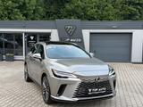 Lexus RX450h+E-Four Luxury.360 Kamera.HUD.P.Dach.ACC - Lexus RX-Serie Neuwagen
