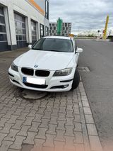 BMW 318i Touring - - BMW 318 mit Benzin-Antrieb: Weiß, Leder