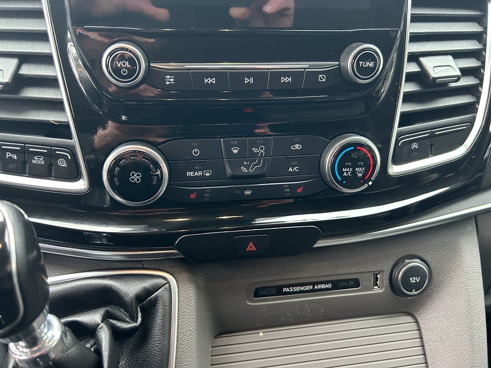 Fahrzeugabbildung Ford Tourneo Custom 2,0 TDCI 320 L1 Titanium,Navi,